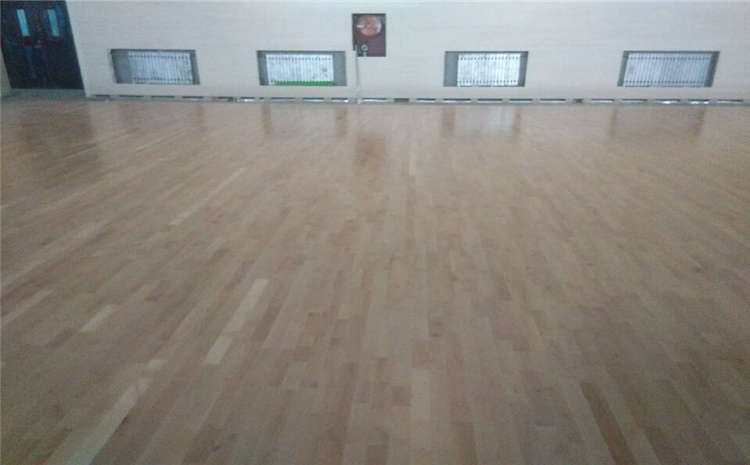 24厚風雨操場地板怎么保養？