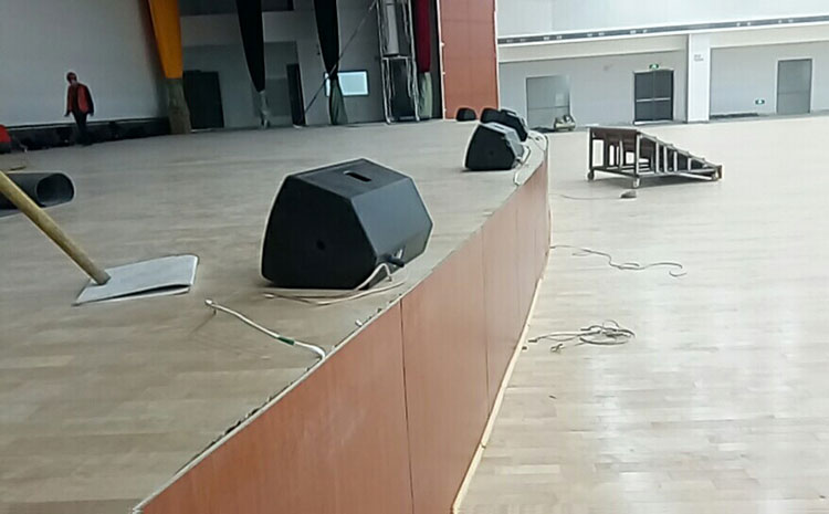 主輔龍骨結構籃球館木地板多少錢一平？