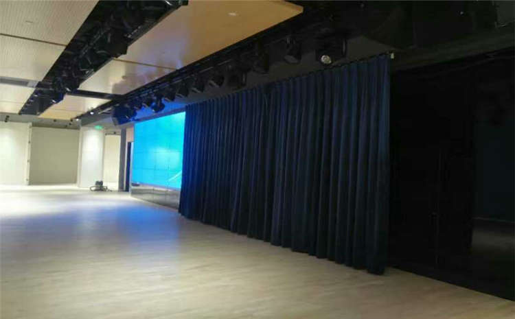 你家的體育木地板安裝踢腳線了嗎？