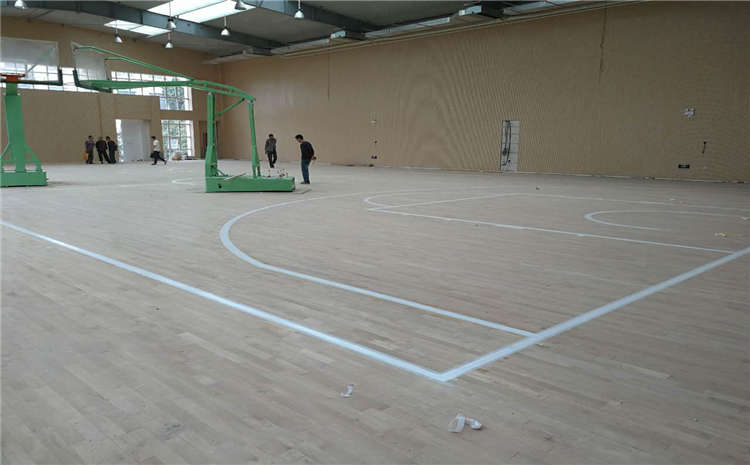 藝術教室也能鋪裝木地板嗎？