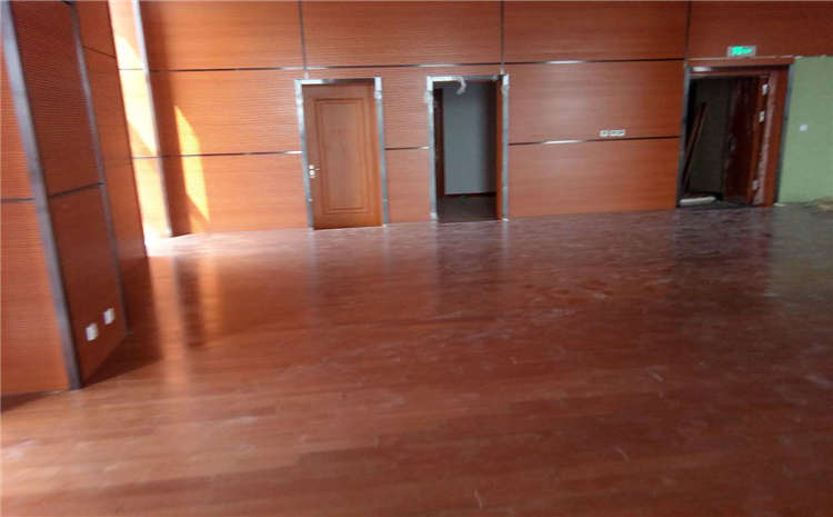 22mm厚排球館木地板一般多少錢？