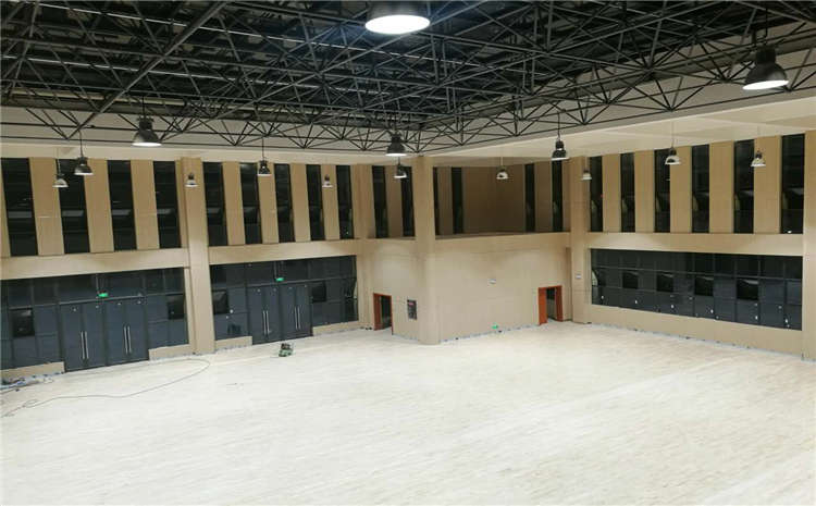 夏日的烈日和暴雨對運動木地板的“風險”？