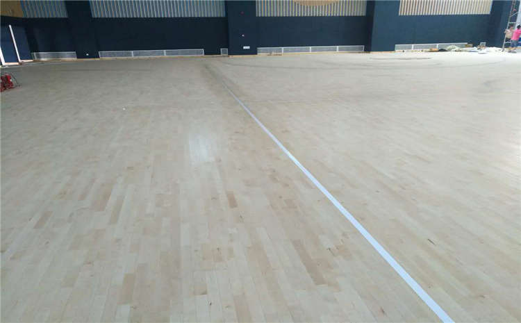 羽毛球館木地板供應商怎么選？