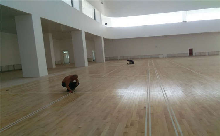 24厚風雨操場地板怎么保養？