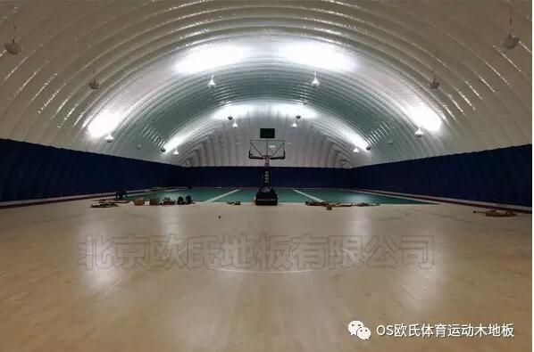 河北唐山遷安鎮麗景家園活動中心氣膜館運動木地板案例-圖4