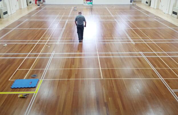 籃球館體育運(yùn)動(dòng)木地板翻新中的省錢(qián)的小妙招