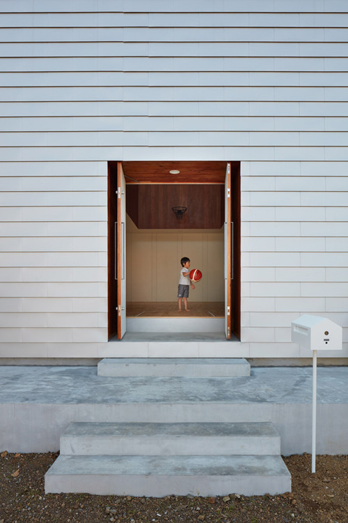 精致簡(jiǎn)約！歐氏地板帶您走進(jìn)日本某家庭自用的籃球場(chǎng)