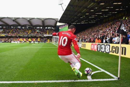 魯尼發角球的瞬間