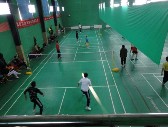 預(yù)定籃球館羽毛球館時，應(yīng)該注意什么？