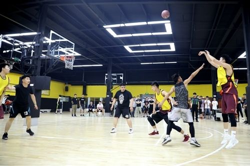 預(yù)定籃球館羽毛球館時，應(yīng)該注意什么