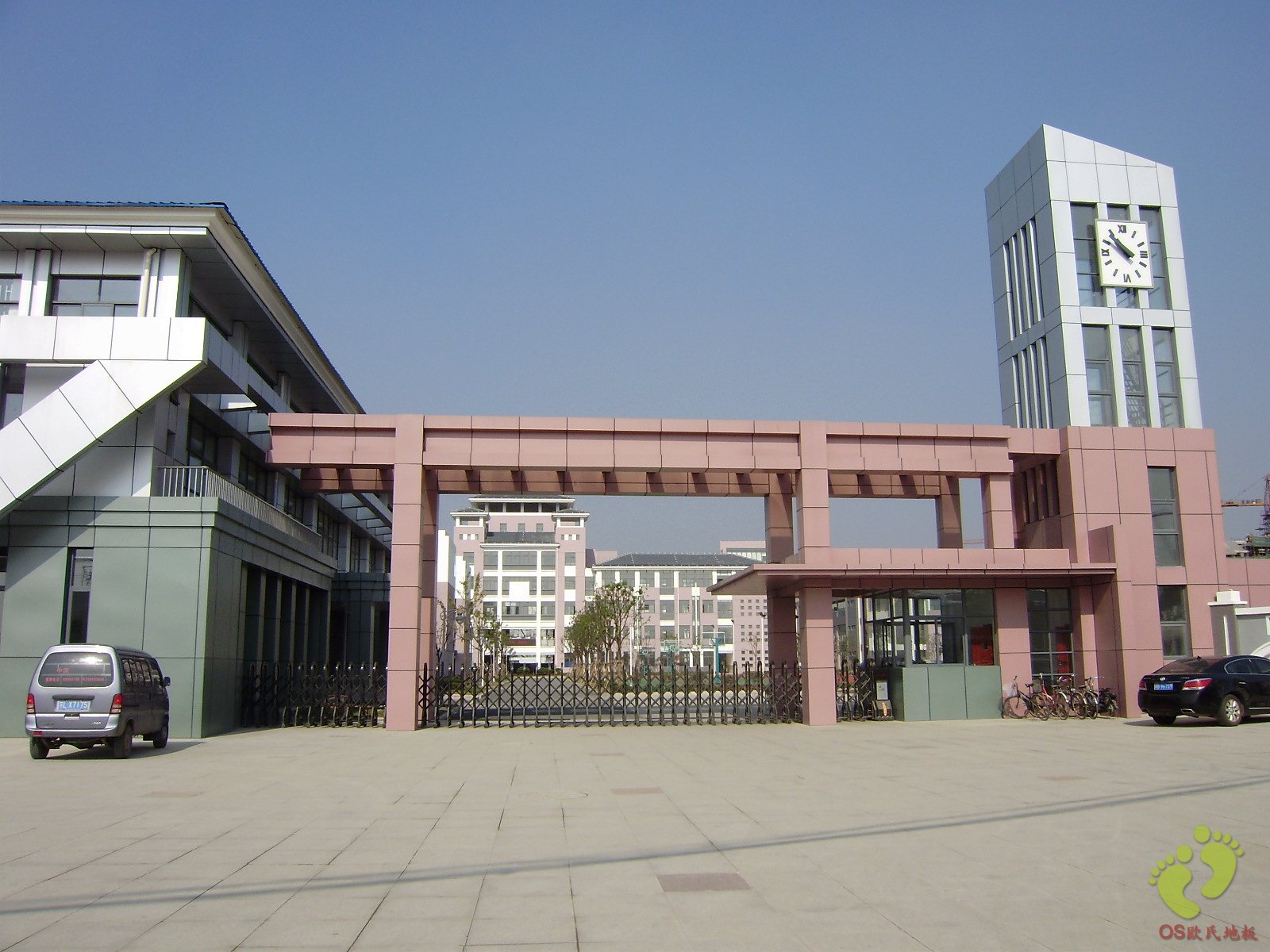 鎮江大路中學籃球館木地板鋪設