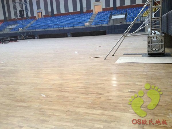 璧山中學體育館運動木地板鋪設